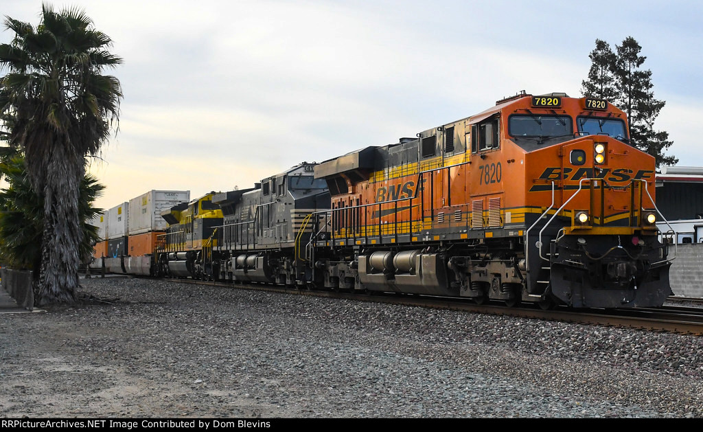 BNSF 7820